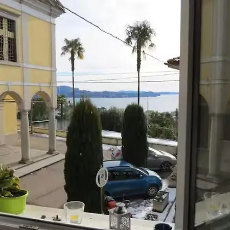 La Porta Blu Apartment *
